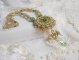 Colar Garden Party bordado com um Cristal Boémio Verde, contas Swarovski e contas de sementes Miyuki