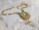 Colar Garden Party bordado com um Cristal Boémio Verde, contas Swarovski e contas de sementes Miyuki