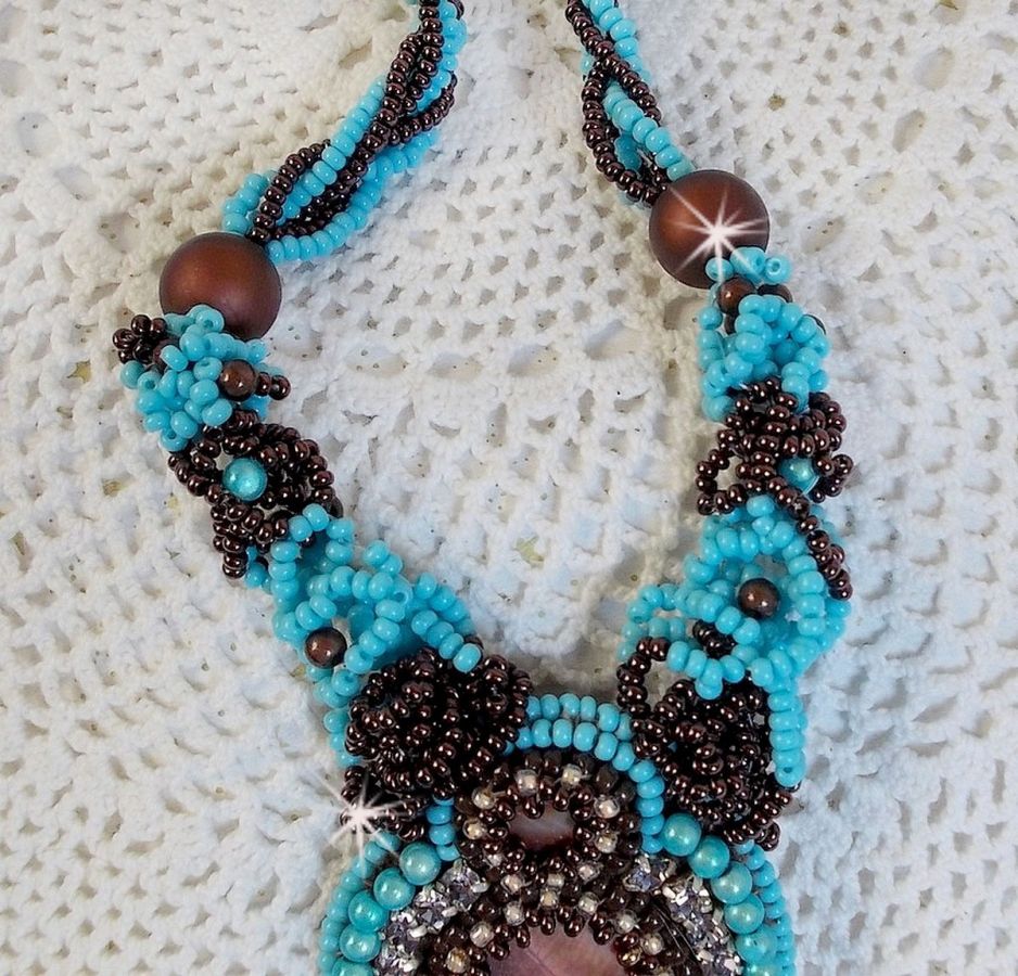 Colar Haute-Couture Turquoise bordado com cristais Swarovski e pedras semi-preciosas
