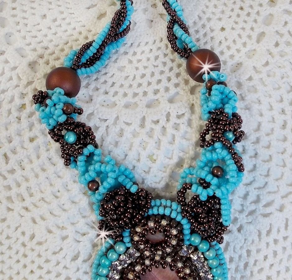 Colar Haute-Couture Turquoise bordado com cristais Swarovski e pedras semi-preciosas
