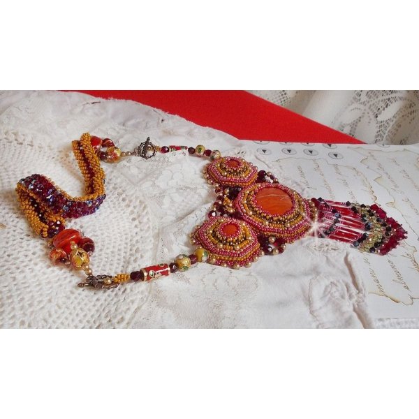 Colar de Jaspe Vermelho bordado com pedras semi-preciosas Jaspe Vermelho com cristais Swarovski, contas cloisonne, Muranos e rocailles