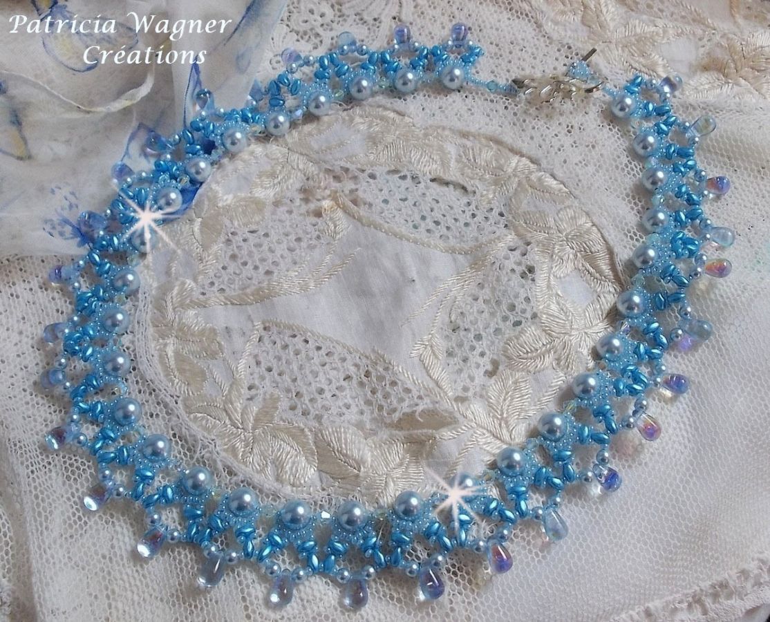 Colar Azur claro com pérolas de cristal Swarovski e gotas de vidro