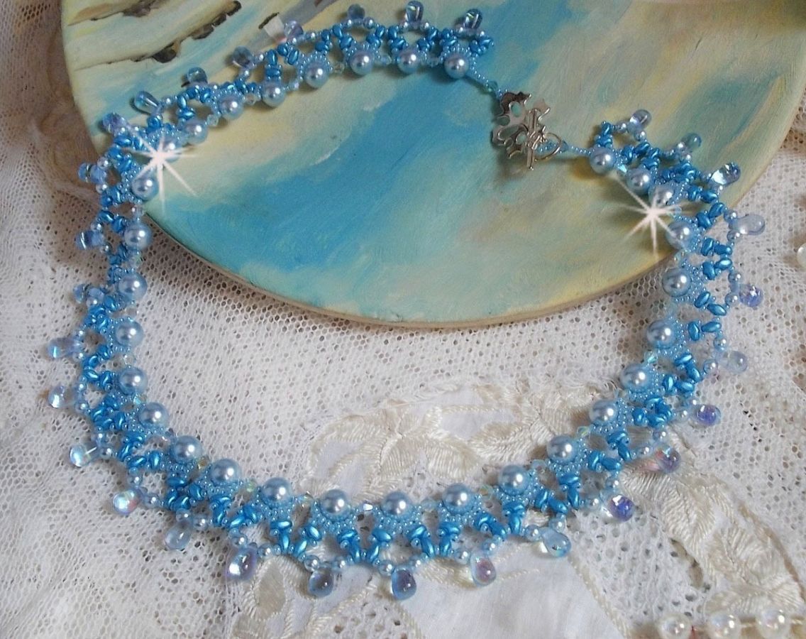 Colar Azur claro com pérolas de cristal Swarovski e gotas de vidro