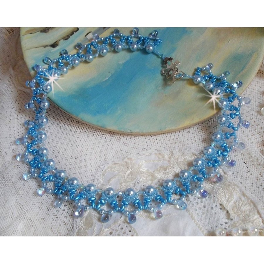 Colar Azur claro com pérolas de cristal Swarovski e gotas de vidro