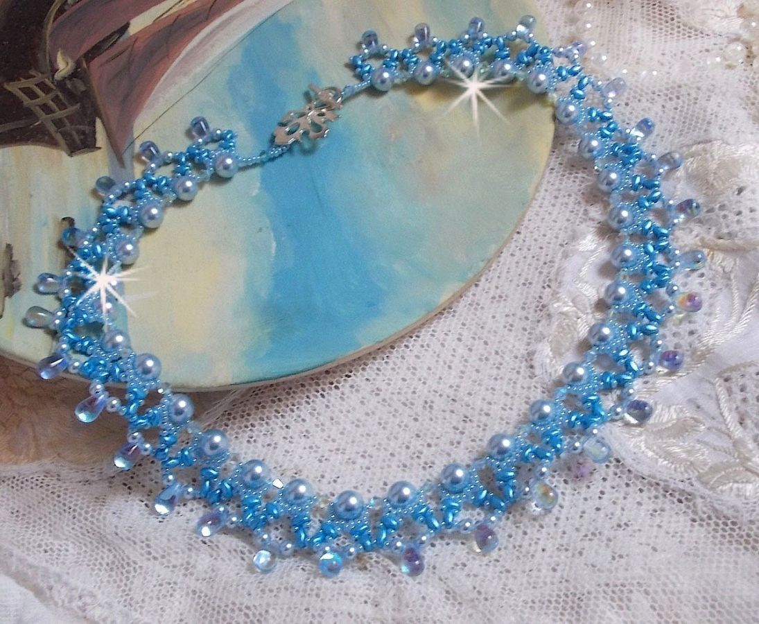 Colar Azur claro com pérolas de cristal Swarovski e gotas de vidro