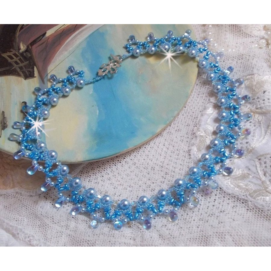 Colar Azur claro com pérolas de cristal Swarovski e gotas de vidro