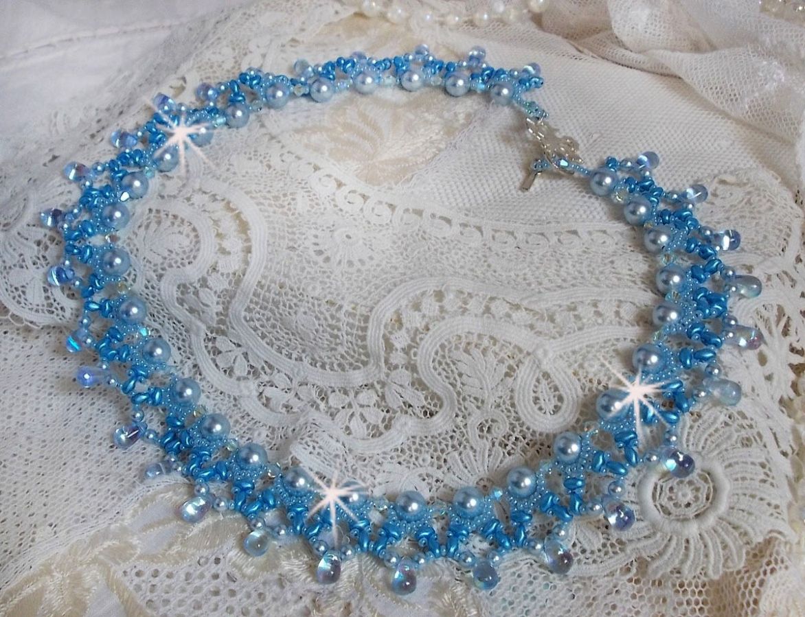 Colar Azur claro com pérolas de cristal Swarovski e gotas de vidro