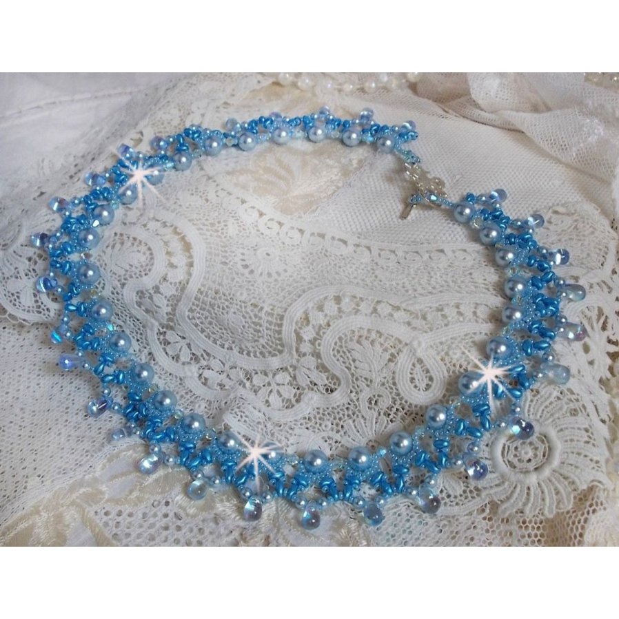 Colar Azur claro com pérolas de cristal Swarovski e gotas de vidro