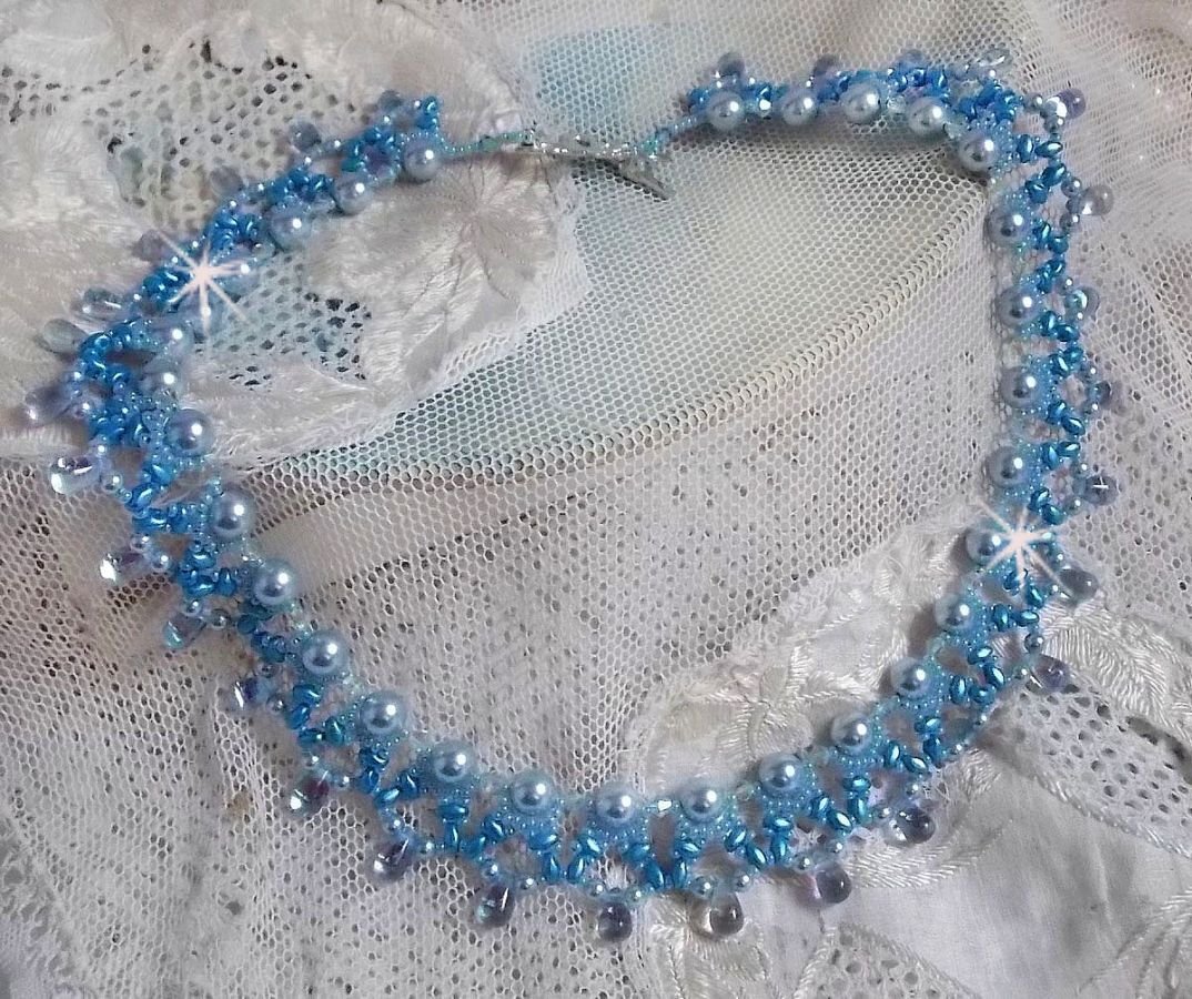 Colar Azur claro com pérolas de cristal Swarovski e gotas de vidro