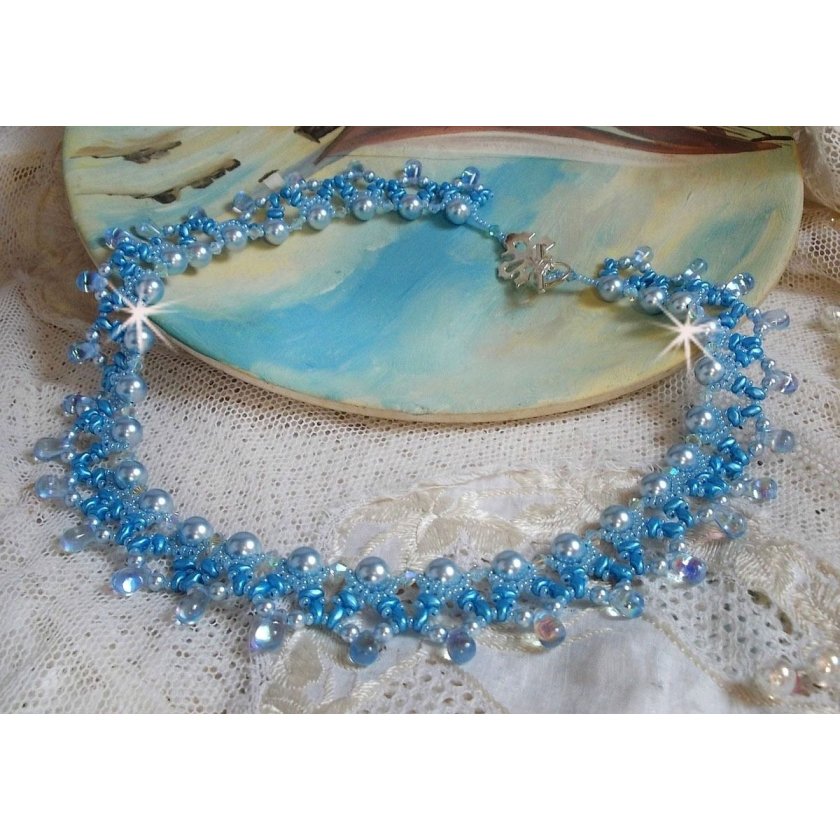 Colar Azur claro com pérolas de cristal Swarovski e gotas de vidro