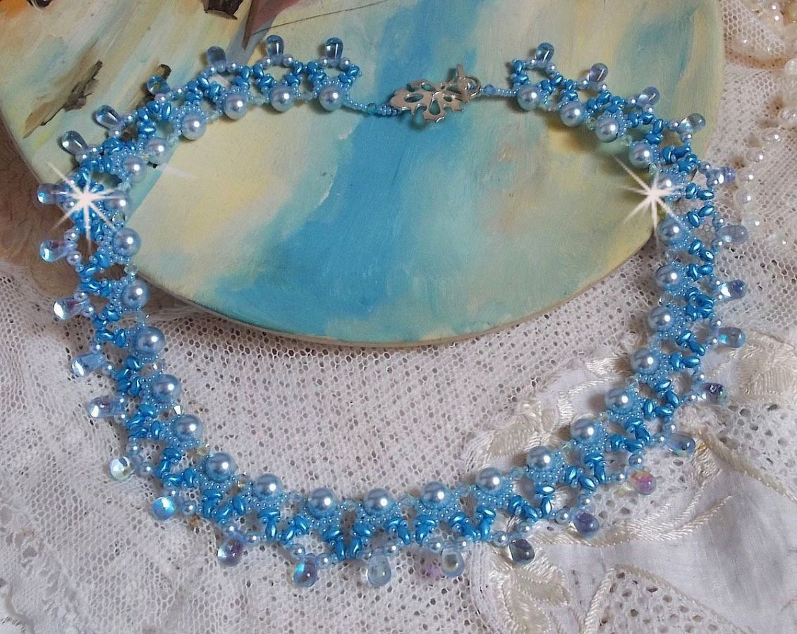 Colar Azur claro com pérolas de cristal Swarovski e gotas de vidro
