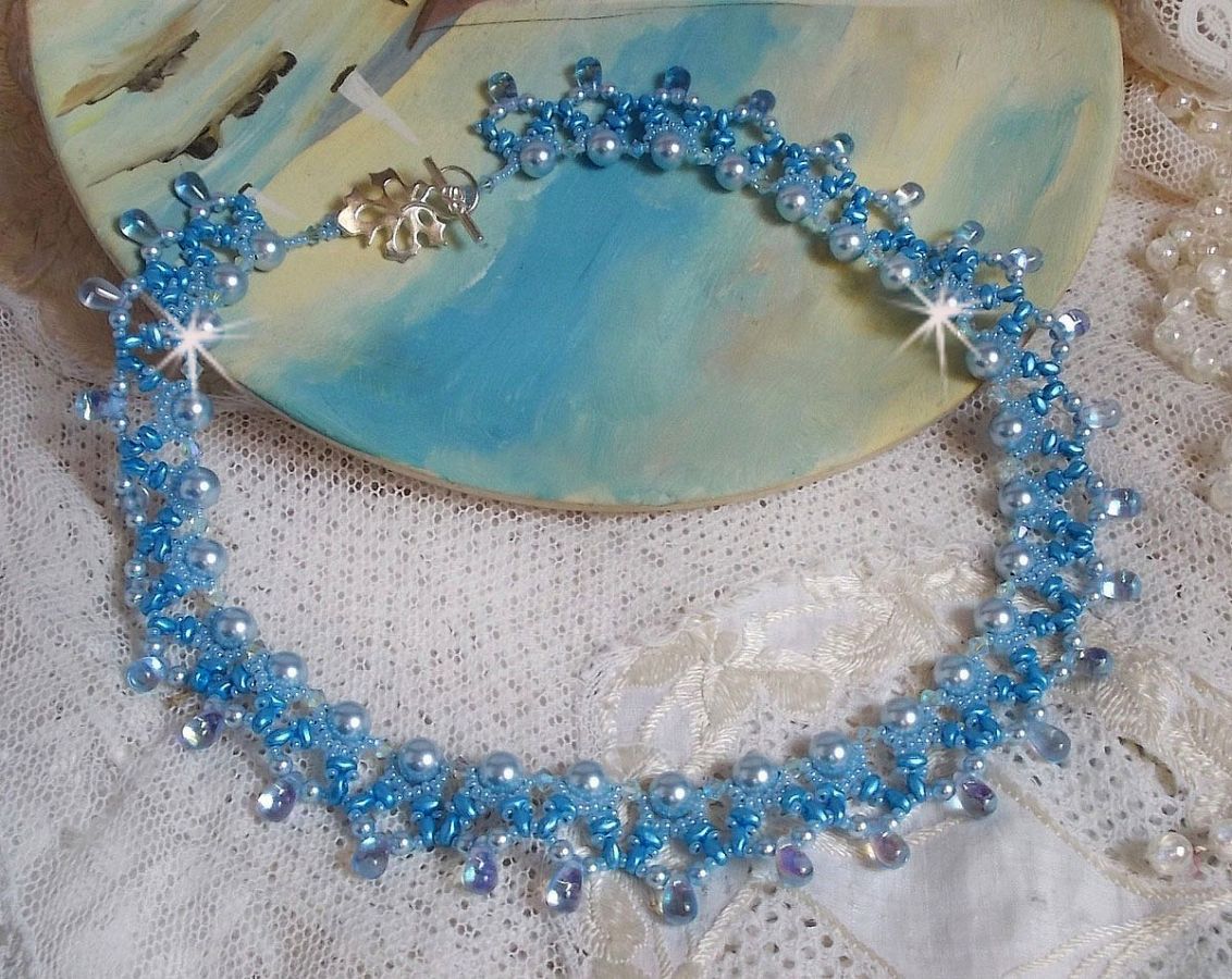 Colar Azur claro com pérolas de cristal Swarovski e gotas de vidro