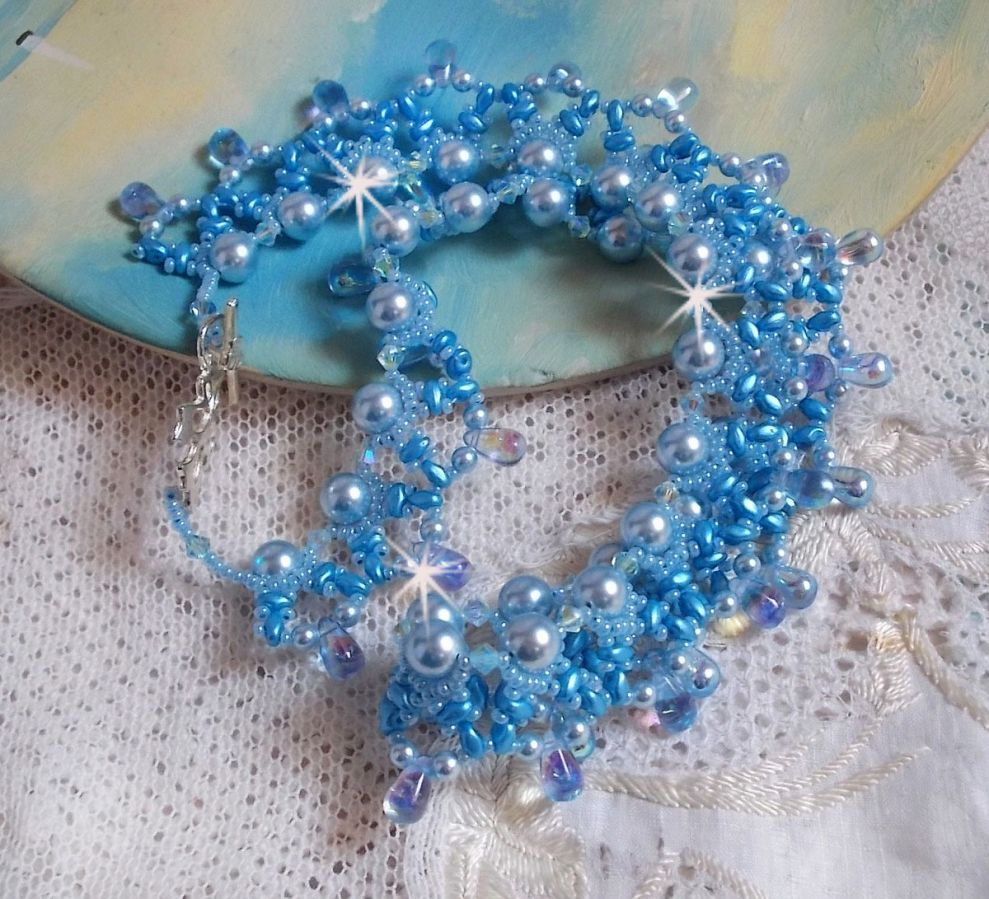 Colar Azur claro com pérolas de cristal Swarovski e gotas de vidro