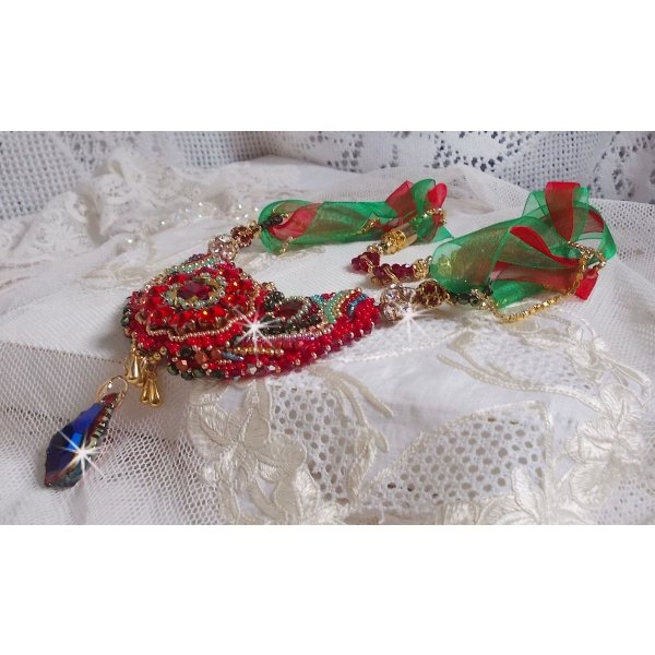 Colar Mia Haute-Couture Barroco/Vintage bordado com cristais Swarovski, banhado a ouro, contas de várias qualidades