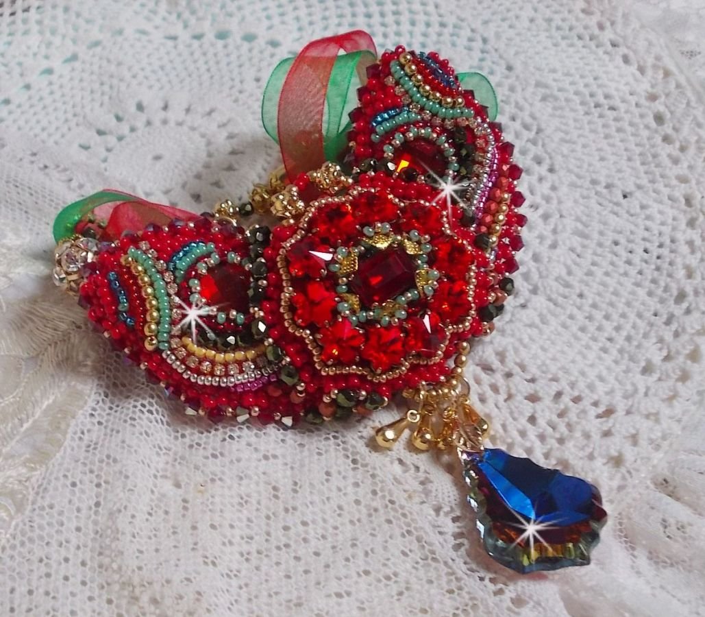 Colar Mia Haute-Couture Barroco/Vintage bordado com cristais Swarovski, banhado a ouro, contas de várias qualidades
