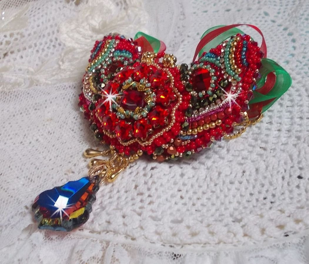 Colar Mia Haute-Couture Barroco/Vintage bordado com cristais Swarovski, banhado a ouro, contas de várias qualidades