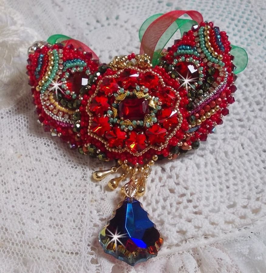 Colar Mia Haute-Couture Barroco/Vintage bordado com cristais Swarovski, banhado a ouro, contas de várias qualidades
