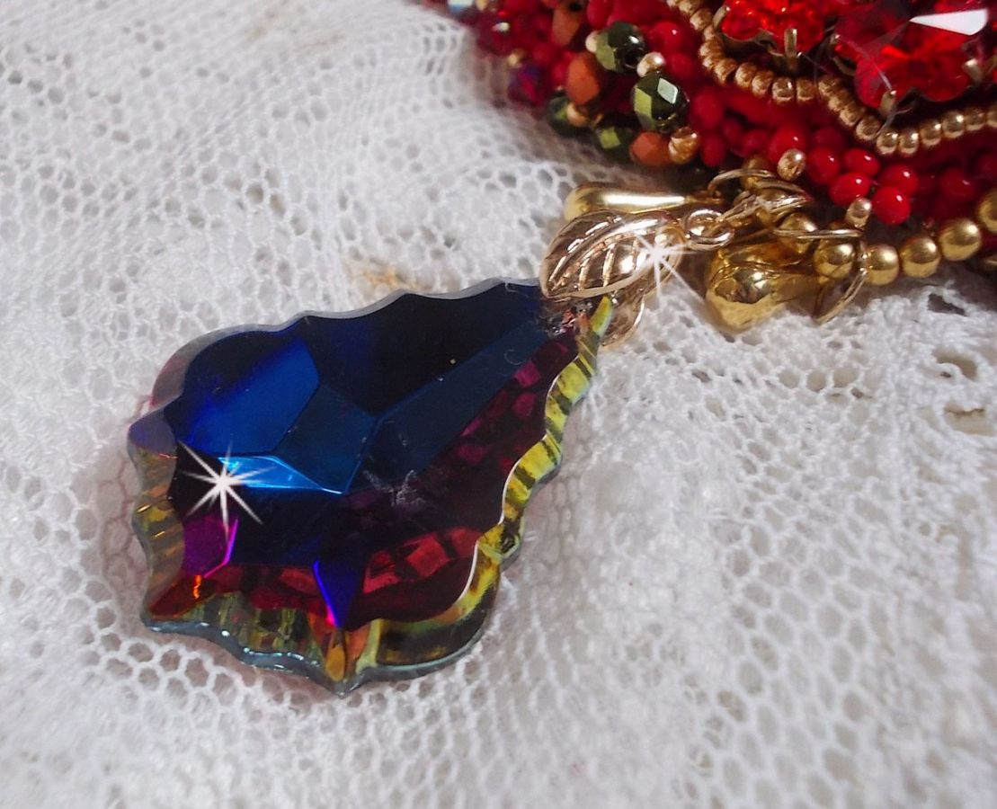 Colar Mia Haute-Couture Barroco/Vintage bordado com cristais Swarovski, banhado a ouro, contas de várias qualidades