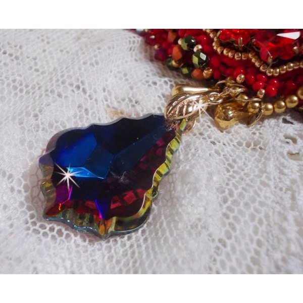 Colar Mia Haute-Couture Barroco/Vintage bordado com cristais Swarovski, banhado a ouro, contas de v&aacute;rias qualidades