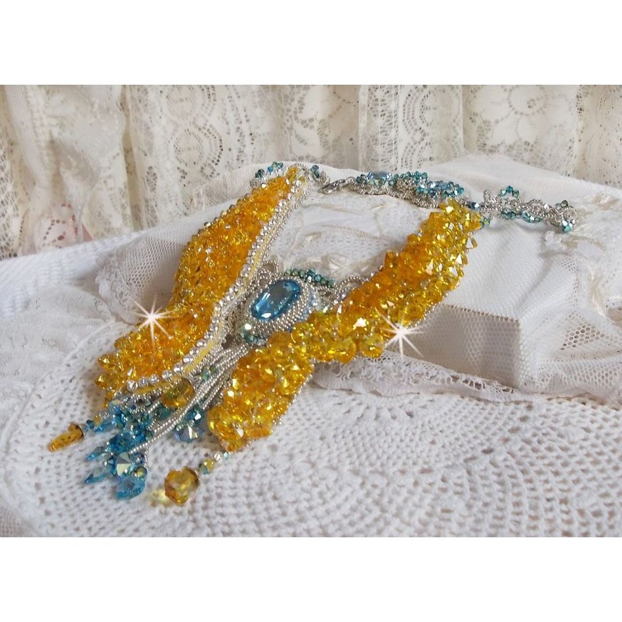 Colar borboleta Haute-Couture de Versalhes bordado com cristais Swarovski, pérolas de prata Miyuki e acessórios de prata 925/1000 