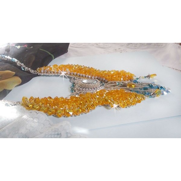 Colar borboleta Haute-Couture de Versalhes bordado com cristais Swarovski, pérolas de prata Miyuki e acessórios de prata 925/1000 