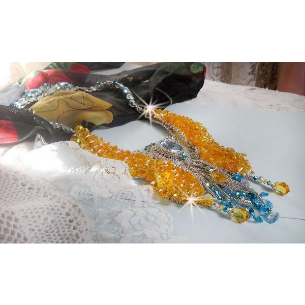 Colar borboleta Haute-Couture de Versalhes bordado com cristais Swarovski, pérolas de prata Miyuki e acessórios de prata 925/1000 