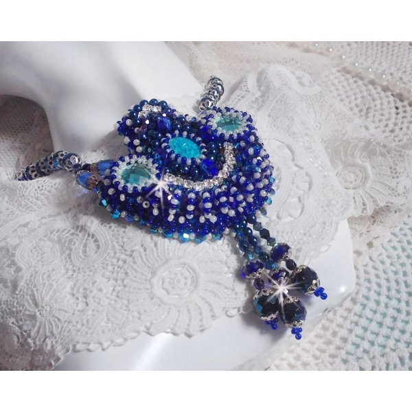 Colar Paris Divine bordado com cristais Swarovski, contas de cristal bo&eacute;mio e missangas de sementes 