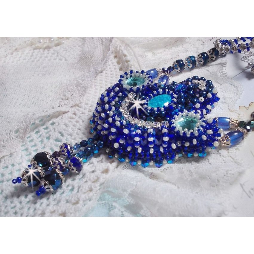Colar Paris Divine bordado com cristais Swarovski, contas de cristal boémio e missangas de sementes 