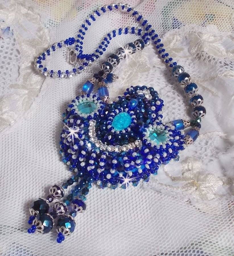 Colar Paris Divine bordado com cristais Swarovski, contas de cristal boémio e missangas de sementes 