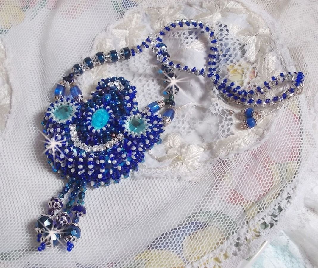 Colar Paris Divine bordado com cristais Swarovski, contas de cristal boémio e missangas de sementes 