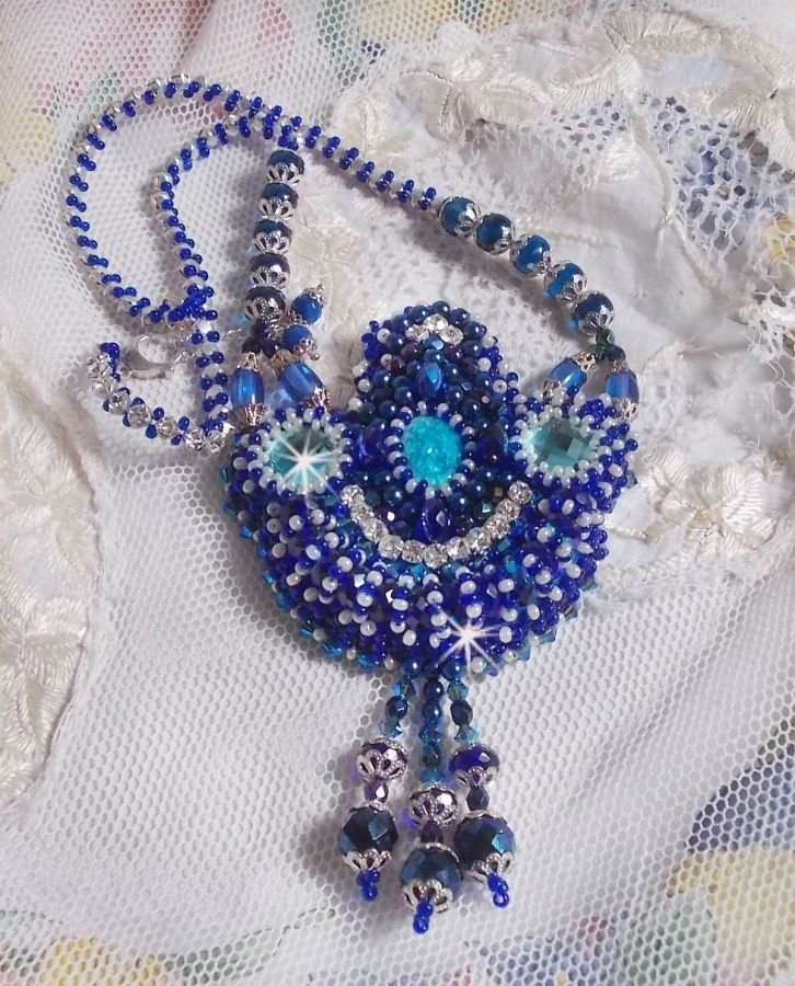 Colar Paris Divine bordado com cristais Swarovski, contas de cristal boémio e missangas de sementes 