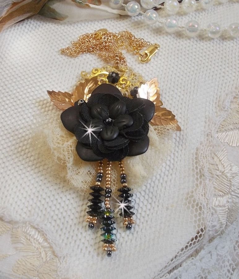 Colar Pingente Preto e Ouro Dreamcatcher com rendas antigas e belos cristais