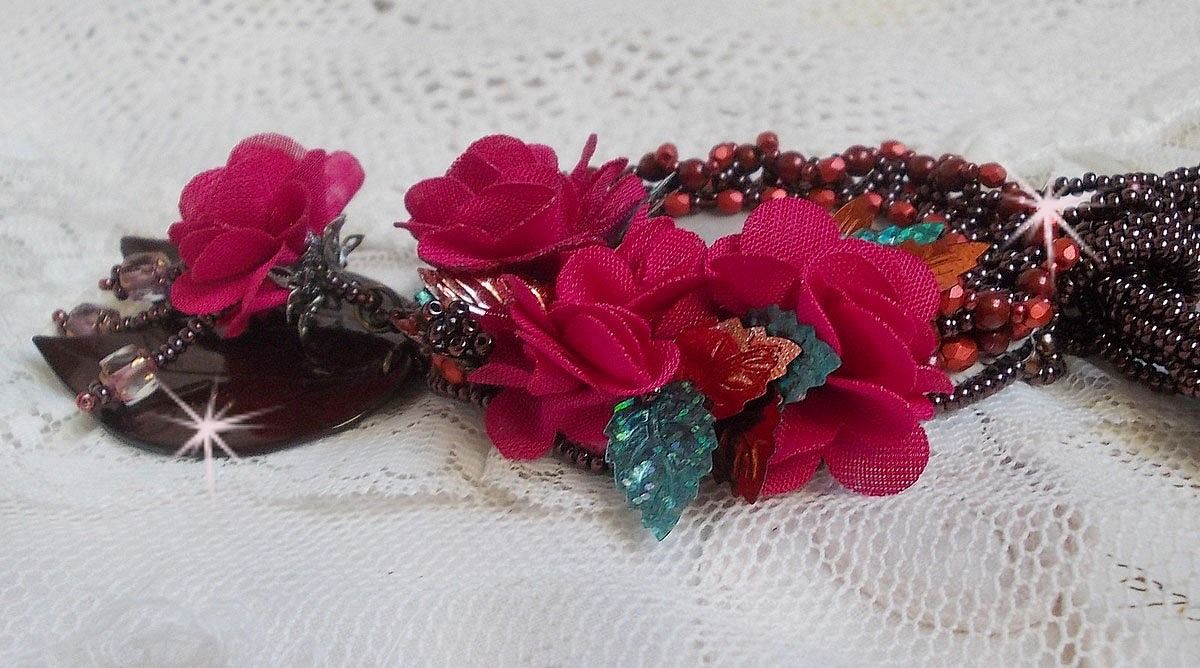 Belle Hélène Haute-Couture colar pendente com flores de tecido e madrepérola