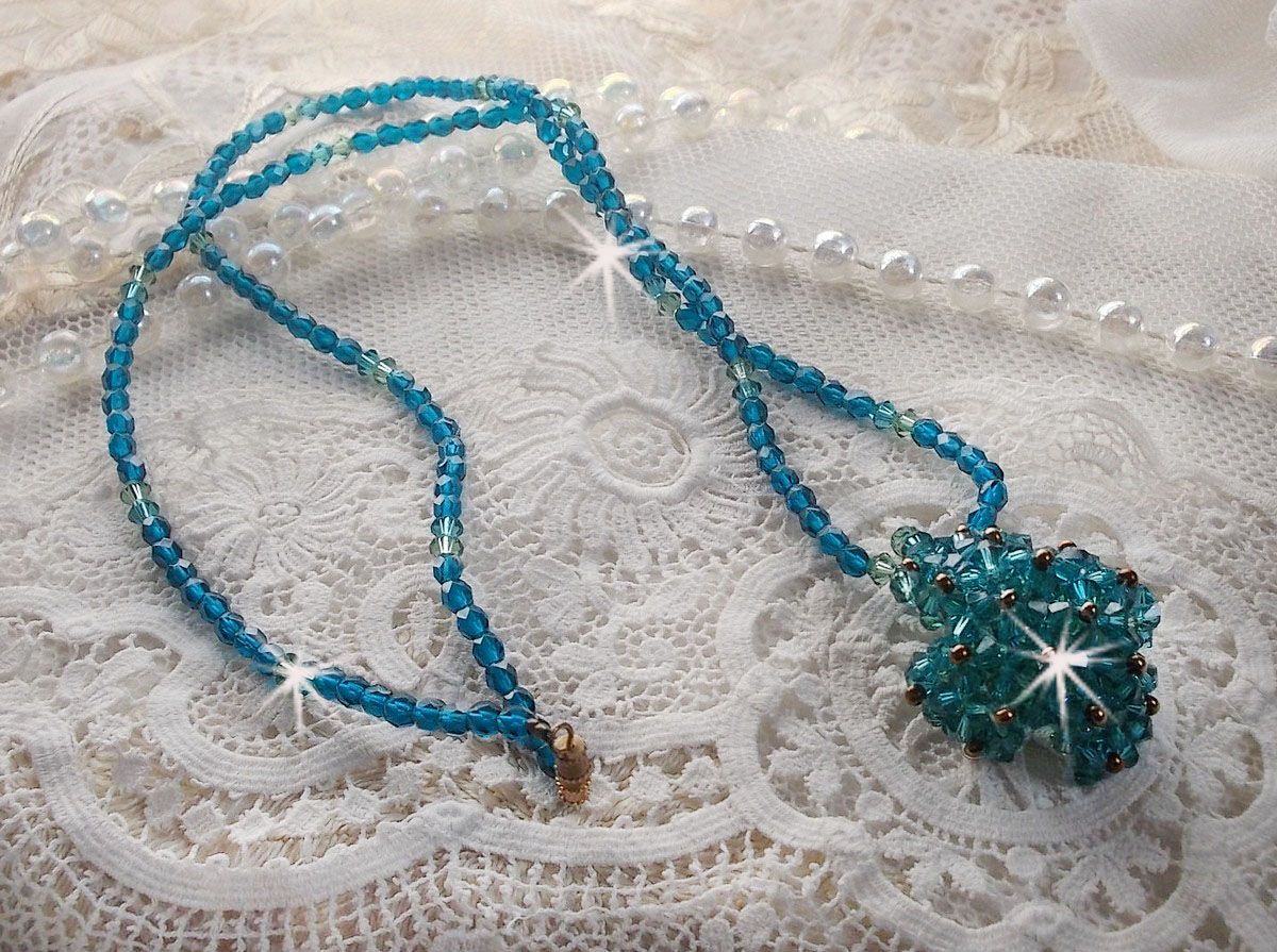 Colar pingente de esmeralda com gira-discos de cristal Swarovski e facetas