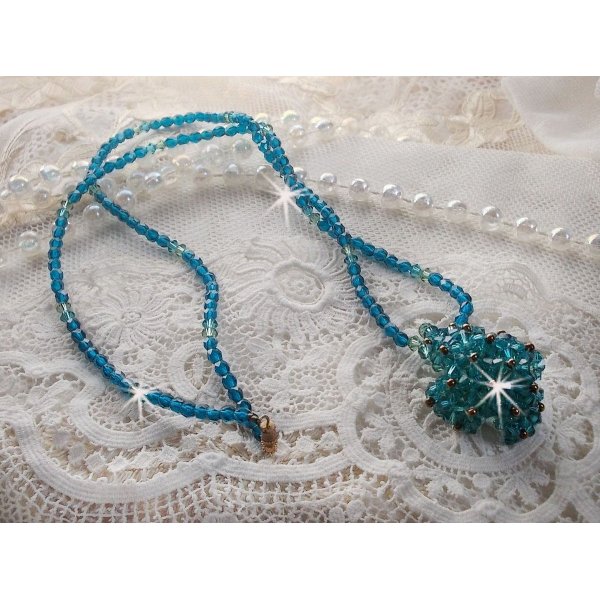 Colar pingente de esmeralda com gira-discos de cristal Swarovski e facetas