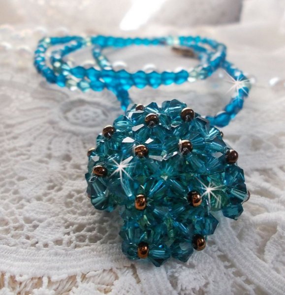 Colar pingente de esmeralda com gira-discos de cristal Swarovski e facetas