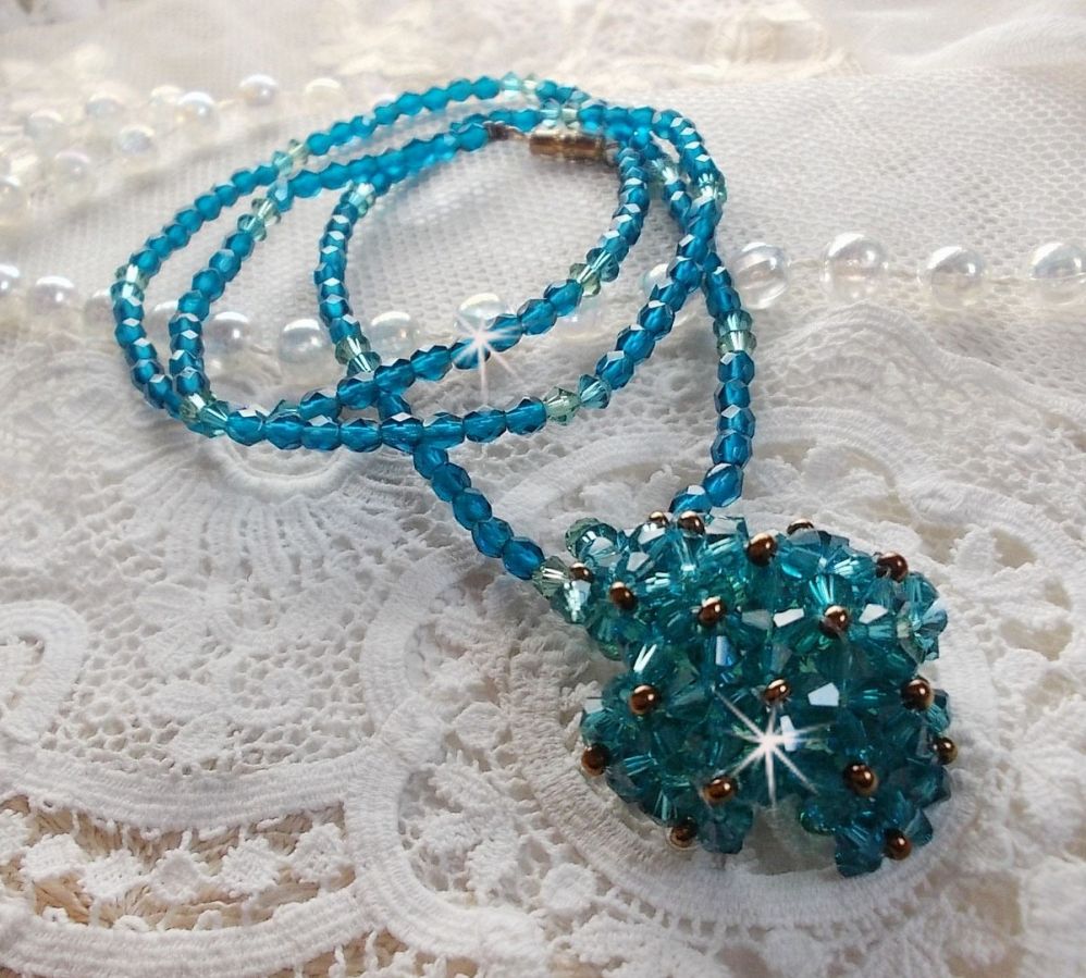 Colar pingente de esmeralda com gira-discos de cristal Swarovski e facetas