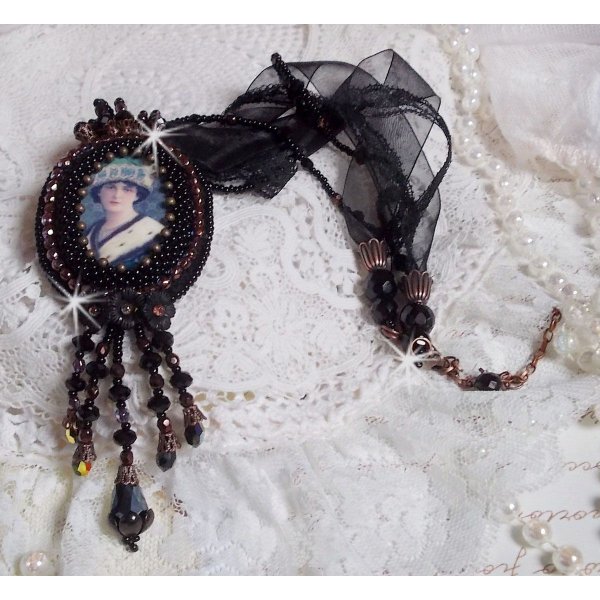 Colar pendente Midnight Daisy com p&eacute;rolas pretas e cristais Swarovski