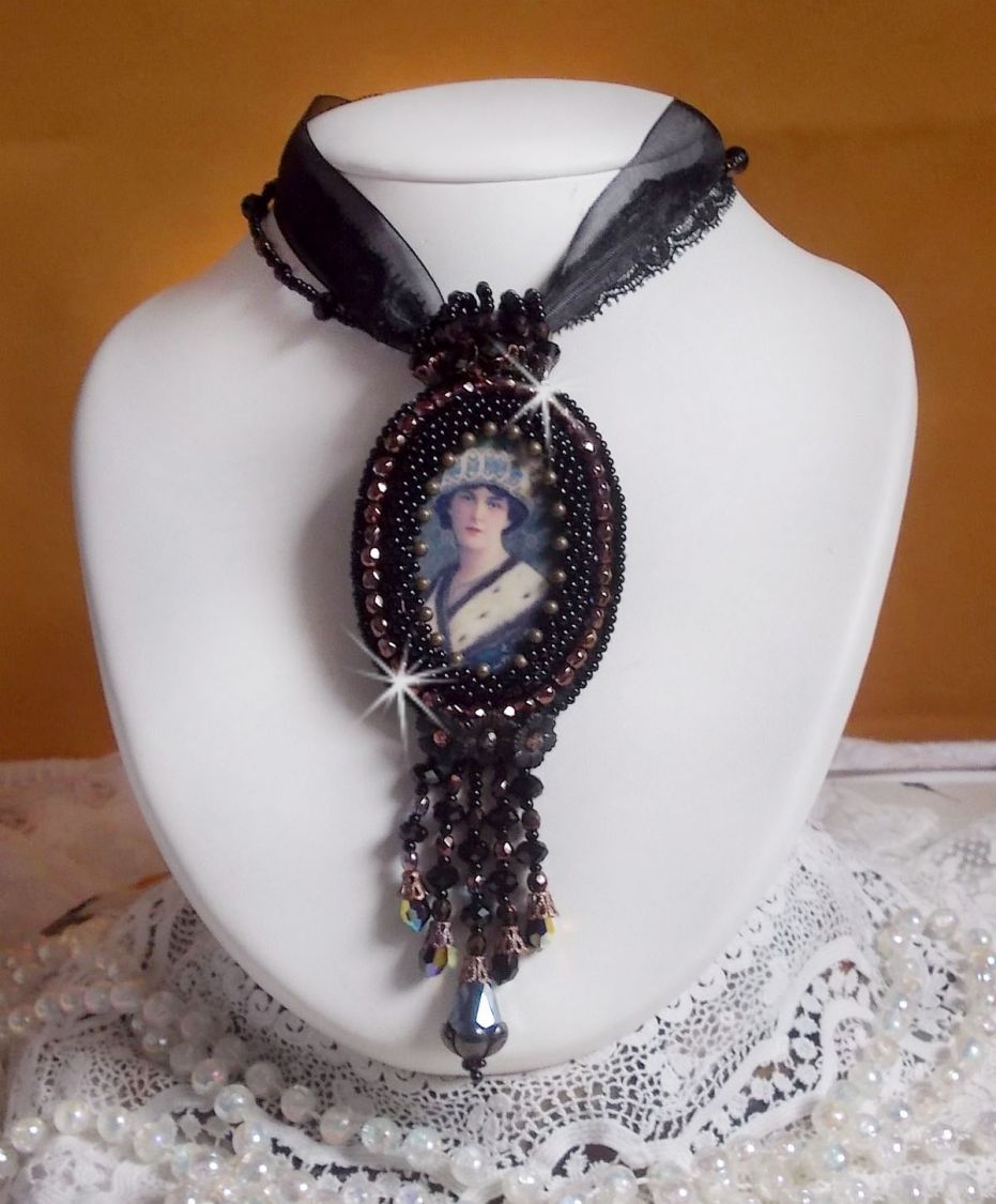 Colar pendente Midnight Daisy com pérolas pretas e cristais Swarovski
