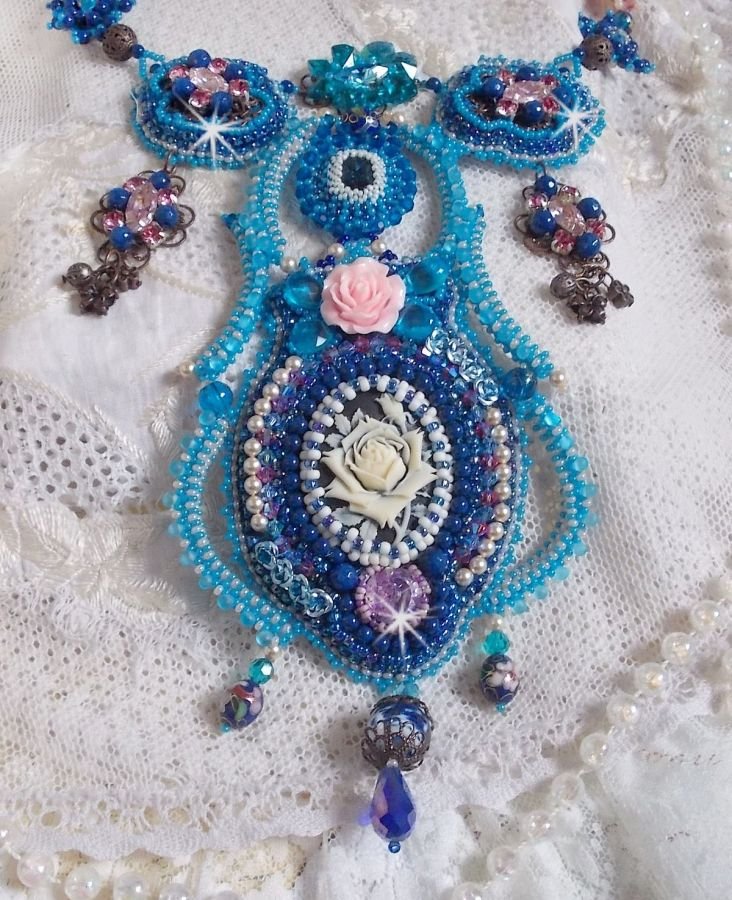 Colar Belle Epoque, Haute-Couture bordado com cristais Swarovski e várias belas pérolas