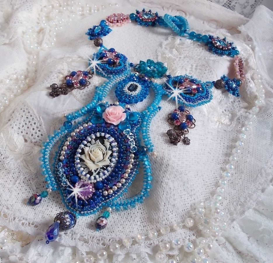 Colar Belle Epoque, Haute-Couture bordado com cristais Swarovski e várias belas pérolas