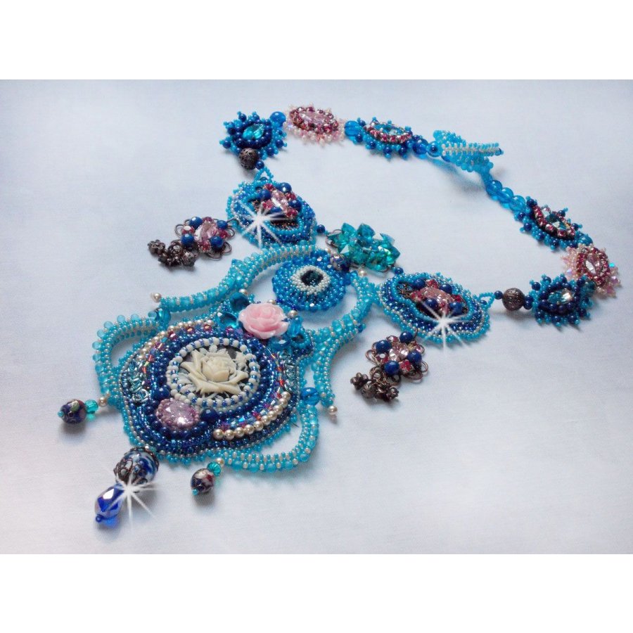 Colar Belle Epoque, Haute-Couture bordado com cristais Swarovski e várias belas pérolas
