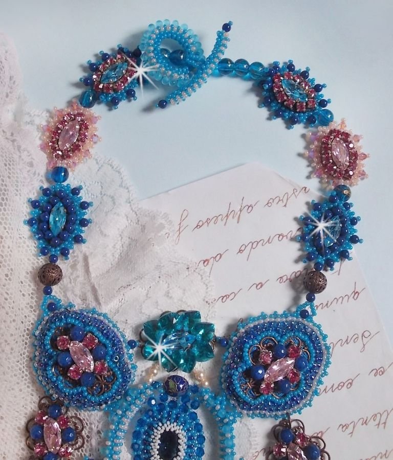 Colar Belle Epoque, Haute-Couture bordado com cristais Swarovski e várias belas pérolas