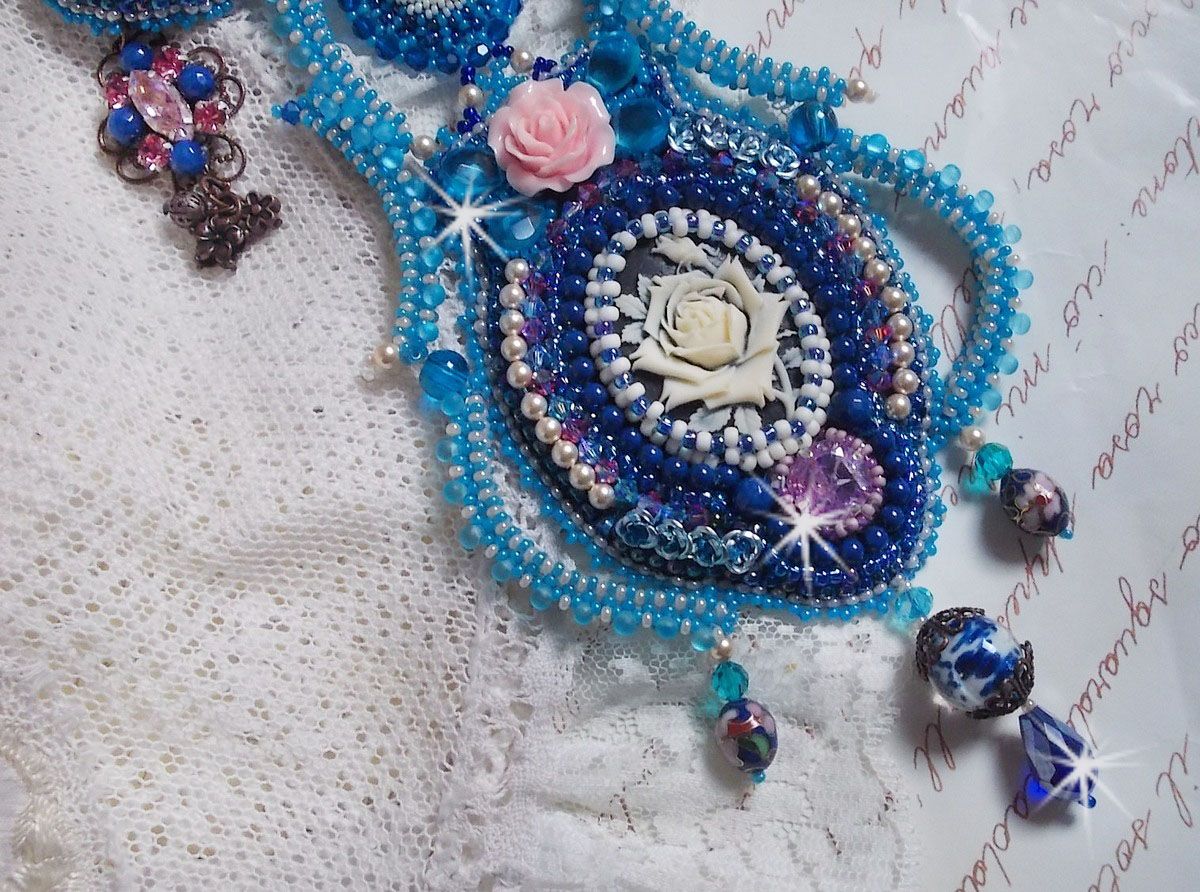 Colar Belle Epoque, Haute-Couture bordado com cristais Swarovski e várias belas pérolas