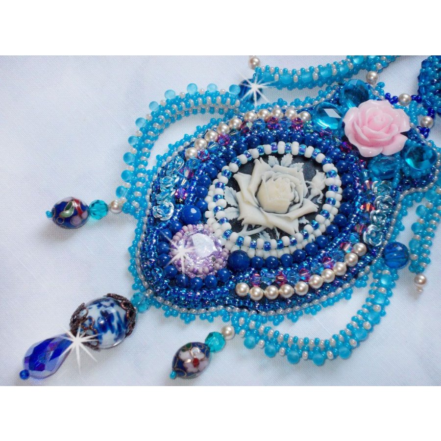 Colar Belle Epoque, Haute-Couture bordado com cristais Swarovski e várias belas pérolas