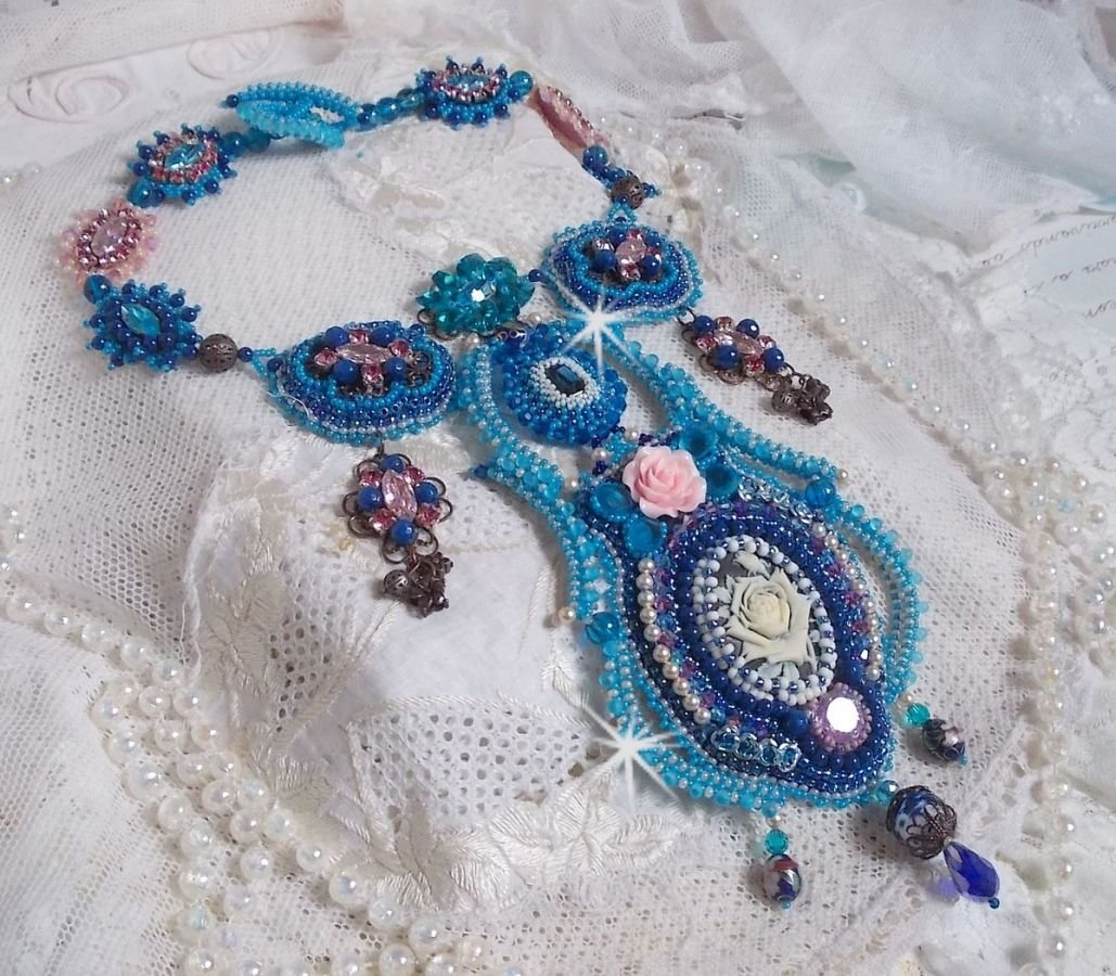 Colar Belle Epoque, Haute-Couture bordado com cristais Swarovski e várias belas pérolas