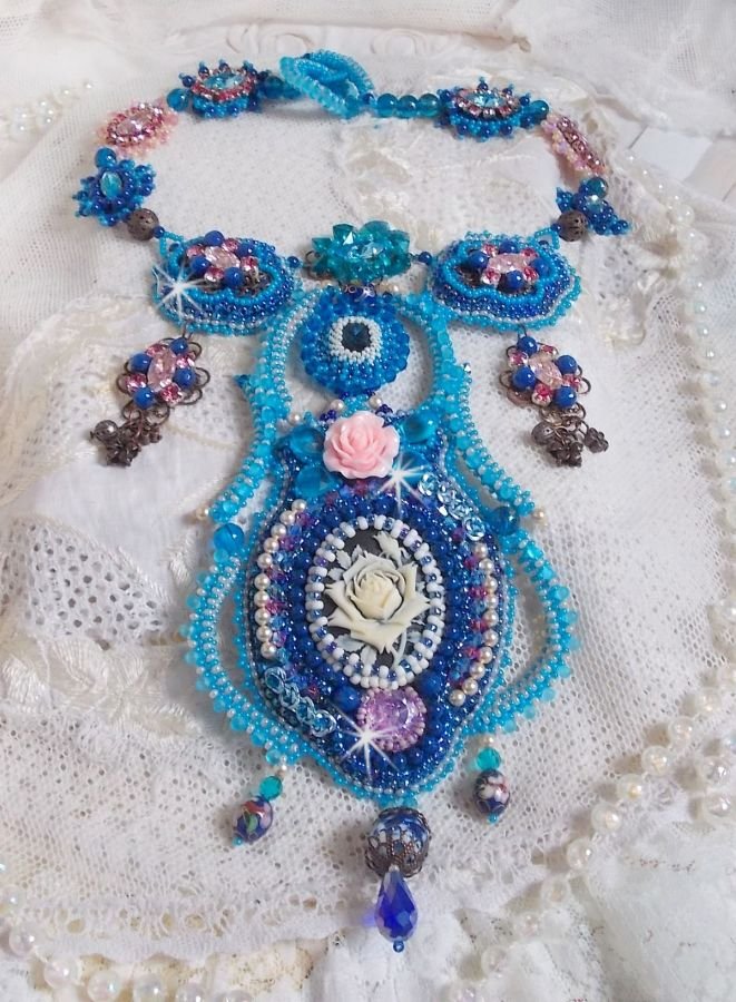Colar Belle Epoque, Haute-Couture bordado com cristais Swarovski e várias belas pérolas