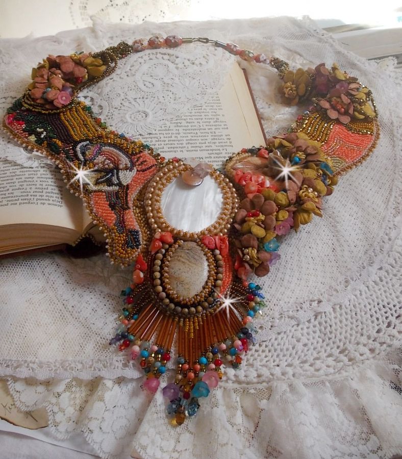 Colar exótico Envolvente bordado com renda, pérolas de gema, várias pérolas de qualidade muito bonita em estilo Haute-Couture