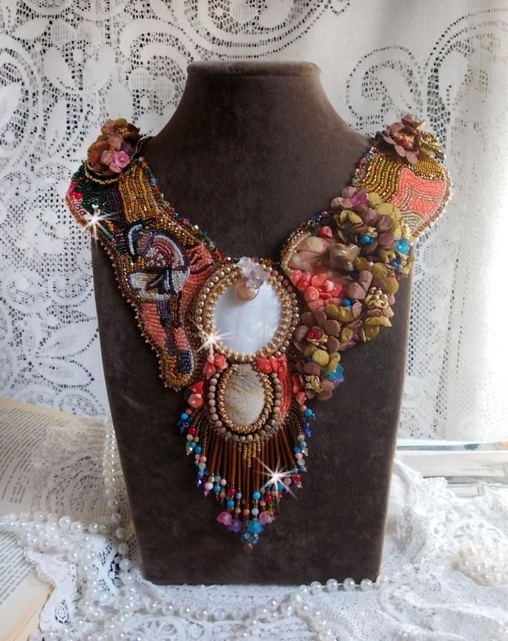 Colar exótico Envolvente bordado com renda, pérolas de gema, várias pérolas de qualidade muito bonita em estilo Haute-Couture
