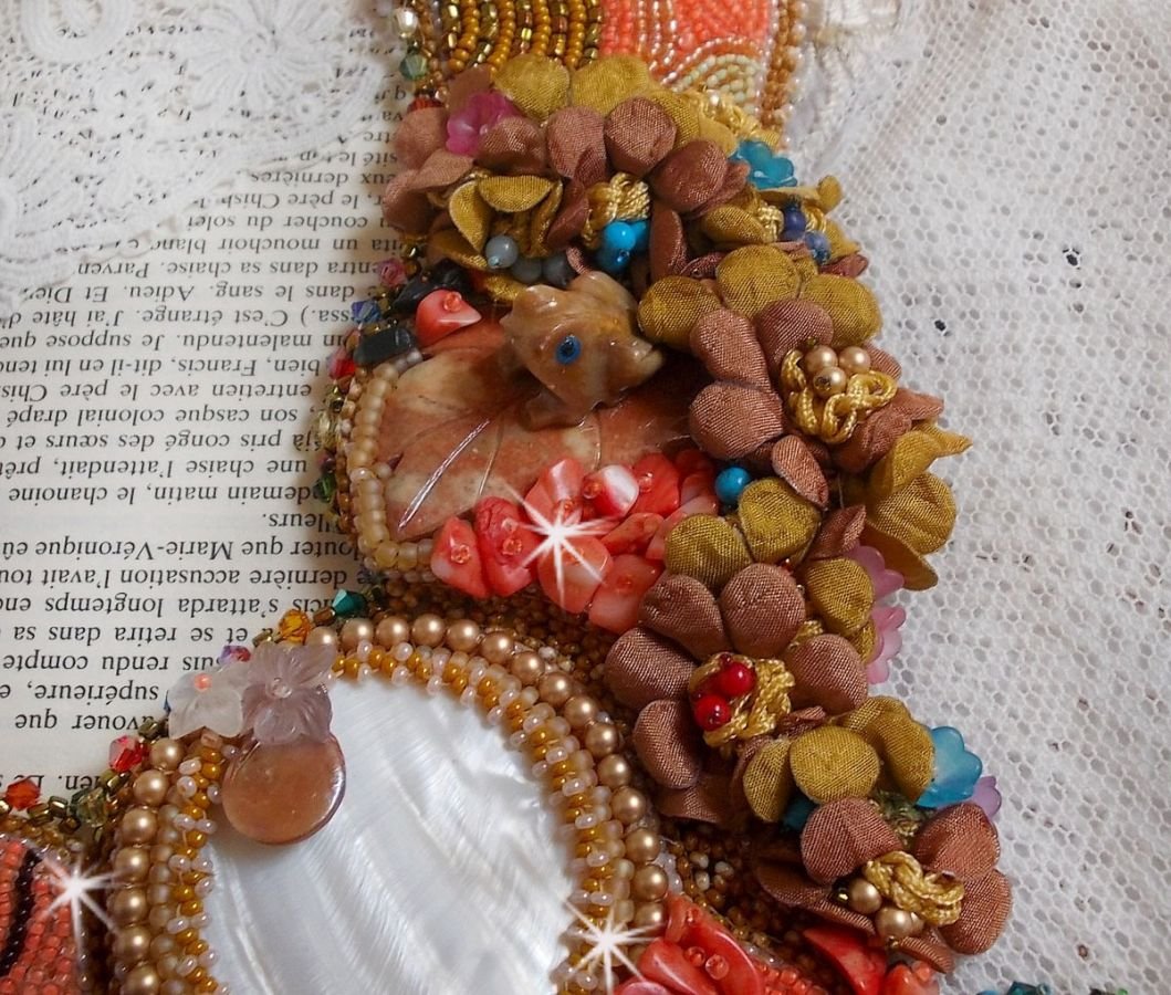 Colar exótico Envolvente bordado com renda, pérolas de gema, várias pérolas de qualidade muito bonita em estilo Haute-Couture